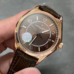 江诗丹顿 伍陆之型系列腕表【运动商务皆可盘，格调 品味两不失！腕表尺寸40mmX9.6mm1.原装在手，捕捉神韵，拆解开模，对位精髓！2.搭载定制版1326型机芯，引领一体机的时代！3.线条丰富的壳体通过一年半才完美破译，独家诠释江诗丹顿的高端打磨。4.微拱型蓝宝石水晶玻璃白璧无瑕，视而能清。尽显原装本色。【逼格满满 格调非常】1.表带采用最顶级的意大利胎牛皮，采用VC原厂手工缝制技艺。2.马耳他十字蝴蝶表扣。千锤百炼出深山 万众瞩目朝“西”来ZF最新钢王 欢迎各路表友鉴赏把玩！