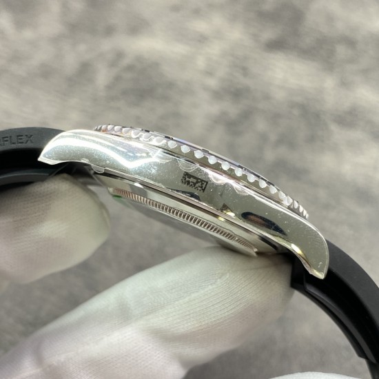 劳力士ROLEX游艇名仕型 搭载3235机芯,动力可以维持72小时,双向旋转60分钟刻度外圈配哑黑色Cerachrom陶质圈口,凸显抛光立体数字!42mm直径 !新款时针增大,分针缩细,增强了可读性。新款Pyesterflex橡胶表带亦配备蚝式保险扣,佩戴稳固从而更加舒适!字面刻度填充进口Chromalight长效果蓝色物料!jvs厂出品,出货实拍 劳力士ROLEX游艇名仕型 搭载3235机芯,动力可以维持72小时,双向旋转60分钟刻度外圈配哑黑色Cerachrom陶质圈口,凸显抛光立体数字!42mm直径 !新款时针增大,分针缩细,增强了可读性。新款Pyesterflex橡胶表带亦配备蚝式保险扣,佩戴稳固从而更加舒适!字面刻度填充进口Chromalight长效果蓝色物料!jvs厂出品,出货实拍