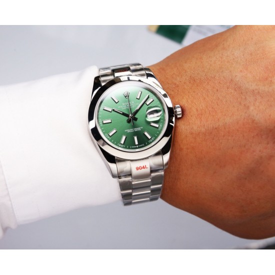 ROLEX 劳力士 蚝式恒动日志型41mm系列腕表,直径41mm,经典的蚝式表壳搭配三角坑纹外圈,把头采用旋入式设计,抗刮损蓝水晶玻璃,防反光凸透式放大(2.5倍)日历窗,隐蔽式摺叠皇冠带扣,矜持有度秀而不媚 恒久优雅! ROLEX 劳力士 蚝式恒动日志型41mm系列腕表,直径41mm,经典的蚝式表壳搭配三角坑纹外圈,把头采用旋入式设计,抗刮损蓝水晶玻璃,防反光凸透式放大(2.5倍)日历窗,隐蔽式摺叠皇冠带扣,矜持有度秀而不媚 恒久优雅!