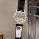 实拍 为你带来快乐——推出萧邦chopard Happy Sport满钻腕表!①卓越时计源于精湛工艺,双层蓝宝水晶玻璃之间,7颗施华洛世奇快乐彩钻活灵活现,完美诠释原装的韵味和感觉,镶满钻的表壳比例匀称,做工精湛,颗颗美钻饱满挺拔。②字面为了追求完美,耗时耗力,每一个刻度和英文logo都经过多次的独立开模,耗费多套模板,为你带来最接近原装的字面效果!③机芯采用进口石英机芯走时精准,④表带方面,为追求极致以及每一位客户的体验感,不惜成本采用牛皮皮表带,为你带来最高的体验手感制表技艺和宝石镶嵌完美融合! 实拍 为你带来快乐——推出萧邦chopard Happy Sport满钻腕表!①卓越时计源于精湛工艺,双层蓝宝水晶玻璃之间,7颗施华洛世奇快乐彩钻活灵活现,完美诠释原装的韵味和感觉,镶满钻的表壳比例匀称,做工精湛,颗颗美钻饱满挺拔。②字面为了追求完美,耗时耗力,每一个刻度和英文logo都经过多次的独立开模,耗费多套模板,为你带来最接近原装的字面效果!③机芯采用进口石英机芯走时精准,④表带方面,为追求极致以及每一位客户的体验感,不惜成本采用牛皮皮表带,为你带来最高的体验手感制表技艺和宝石镶嵌完美融合!