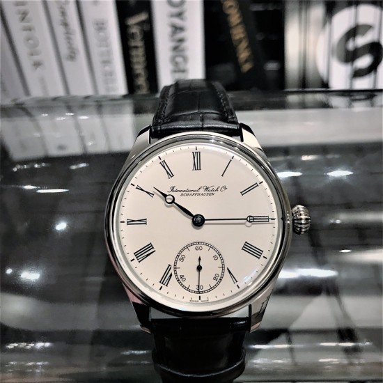 IWC万国系列：葡萄牙经典琼斯之剑尺寸：44mm 机芯：原装复刻手动上链机芯表壳材质：不绣精钢三度防水!   原装开模!原装复刻锅盖型强化玻璃!
