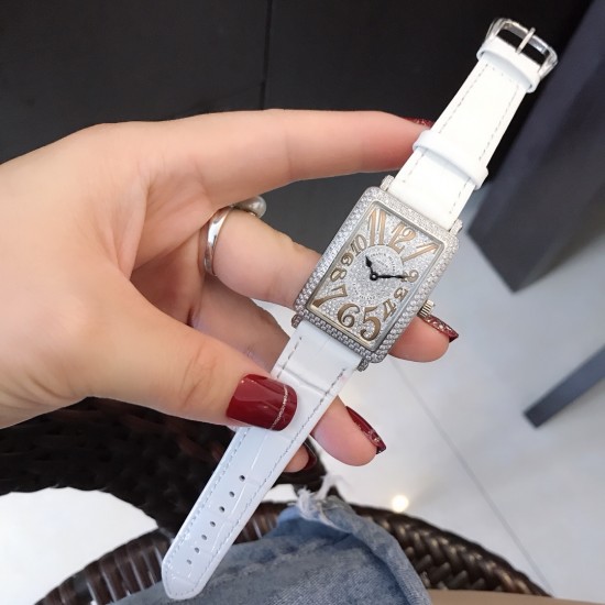 法兰克穆勒Franck muller 全新爆版长岛系列 满天星闪闪发亮 经典时尚清晰数字面 女士潮流腕表 进口石英机芯 316L精钢表壳 舒适真牛皮表带 多个颜色可搭配 本款腕表备受时尚女性喜爱 在不同的场合 映耀着她们各自的独特个性与迷人风华 法兰克穆勒Franck muller 全新爆版长岛系列 满天星闪闪发亮 经典时尚清晰数字面 女士潮流腕表 进口石英机芯 316L精钢表壳 舒适真牛皮表带 多个颜色可搭配 本款腕表备受时尚女性喜爱 在不同的场合 映耀着她们各自的独特个性与迷人风华