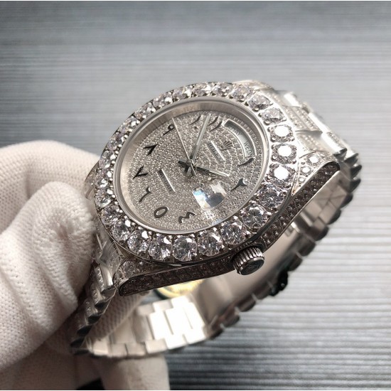 劳力士ROLEX R40 SF Factory 新款Oyster Perpetual Pearlmaster 39(蚝式恒动Pearlmaster 39)腕表,堪为宝石镶嵌腕表系列之瑰宝。 永恒黄金腕表镶嵌最珍稀的钻石,充分展现劳力士在宝石镶嵌方面的非凡技艺。品牌:Rolex劳力士系列:蚝式恒动腕表机芯:全自动机械表带:镶钻精钢表链尺寸:43.5 x 13mm材料:316精钢+蓝宝石玻璃 三杰精致推荐男士机械腕表 SJ为你精心打造超真实实物图拍摄 劳力士ROLEX R40 SF Factory 新款Oyster Perpetual Pearlmaster 39(蚝式恒动Pearlmaster 39)腕表,堪为宝石镶嵌腕表系列之瑰宝。 永恒黄金腕表镶嵌最珍稀的钻石,充分展现劳力士在宝石镶嵌方面的非凡技艺。品牌:Rolex劳力士系列:蚝式恒动腕表机芯:全自动机械表带:镶钻精钢表链尺寸:43.5 x 13mm材料:316精钢+蓝宝石玻璃 三杰精致推荐男士机械腕表 SJ为你精心打造超真实实物图拍摄