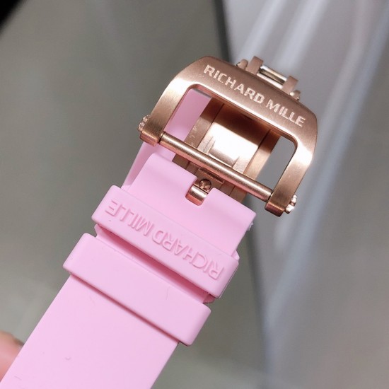 实拍 理查德米勒 RichardMille 糖果棉花糖 最新爆款 bon bon系列最稀有的作品!克服传统工艺打破模式!钟表最受尊敬的技术之一。不是所有人的嫁妆,棉花糖运动曲线和颜色,它们是诱人的。有了理查德米勒,实现了把棉花糖戴在你的手腕上!白色陶瓷加上黄粉绿搪瓷表盘,RM-07柔和的颜色创造了一个组合...甜蜜!糖果店的一次旅行,一个让人难以置信的艺术品。你会戴上它吗? 实拍 理查德米勒 RichardMille 糖果棉花糖 最新爆款 bon bon系列最稀有的作品!克服传统工艺打破模式!钟表最受尊敬的技术之一。不是所有人的嫁妆,棉花糖运动曲线和颜色,它们是诱人的。有了理查德米勒,实现了把棉花糖戴在你的手腕上!白色陶瓷加上黄粉绿搪瓷表盘,RM-07柔和的颜色创造了一个组合...甜蜜!糖果店的一次旅行,一个让人难以置信的艺术品。你会戴上它吗?