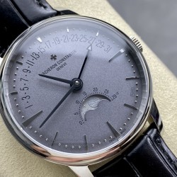 江诗丹顿 VC R39 Vacheron constantin 经典之美品鉴江诗丹顿 纵横四海系列 众横四海系列 逆跳日历款腕表 型号4000V/210A-B911 堪称意义非凡的里程碑之作。凝聚着日内瓦悠久制表传统的钟表复杂功能，体现出超凡技艺与时代风尚的绝妙融合。 采用自制Cal.2460 R31L/2机芯 直径41毫米 904钢带官网同步 一键拆卸 同时另可自由更换搭配胶带 皮带！ 欢迎各大表友品鉴。