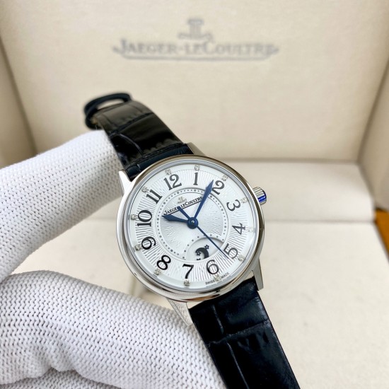 JAEGER-LECOULTRE积家女款RENDEZ-VOUS约会系列。尺寸：29mm搭载日本进口全自动机械机芯  正品版本机芯主版  功能：日夜星晨、时分秒显示功能 ，展现出昼的灿烂与夜的浪漫(刚刚的相遇，[玫瑰]刚刚的缘分，[爱心]刚刚的时间，愿幸福快乐与您相伴)