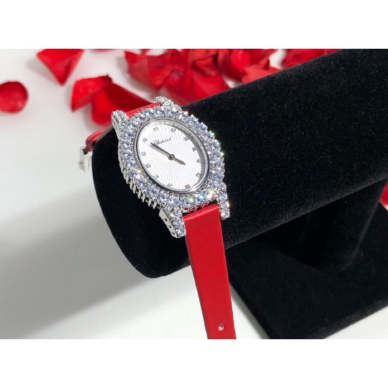 萧邦新款 LHEURE DU DIAMANT MEDIUM OVAL 此款LHeure du Diamant 椭圆形切割雕纹镶钻表盘 环以点缀钻石的表圈 优雅气韵 时尚风格和萧邦精湛的手工艺尽显无遗 光华耀目 MM™ 白玫同价 萧邦新款 LHEURE DU DIAMANT MEDIUM OVAL 此款LHeure du Diamant 椭圆形切割雕纹镶钻表盘 环以点缀钻石的表圈 优雅气韵 时尚风格和萧邦精湛的手工艺尽显无遗 光华耀目 MM™ 白玫同价