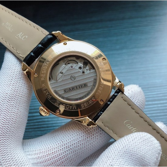 卡地亚 CARTIER R60 首款星辰腕表。此款卡地亚采用A制精钢打造出以直径为42mmx11.5mm,引进最新打磨的进口机芯—型号:8219-23A改装机芯,前所未有的走时精准 与性能稳定统一于一身。不惜成本.得到卡地亚原装的皮带和原装折叠扣。从外观看它不是家族中的显贵,但一定是家族的骄傲、低调而奢华。三杰精致推荐男士机械腕表 SJ为你精心挑选超真实实物图拍摄 卡地亚 CARTIER R60 首款星辰腕表。此款卡地亚采用A制精钢打造出以直径为42mmx11.5mm,引进最新打磨的进口机芯—型号:8219-23A改装机芯,前所未有的走时精准 与性能稳定统一于一身。不惜成本.得到卡地亚原装的皮带和原装折叠扣。从外观看它不是家族中的显贵,但一定是家族的骄傲、低调而奢华。三杰精致推荐男士机械腕表 SJ为你精心挑选超真实实物图拍摄