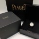 实拍 伯爵-PIAGET 女士腕表 瑞士石英机芯 316L精钢表壳 真牛皮表带 尺寸34*8mm 蓝宝石玻璃镜面 简约的设计,大胆而多彩的配色,以及旋转表圈是伯爵品牌 Possession腕表的特质所在。通过品牌制表师们天马星空的创意,将各个亮色的表带与贵金属、钻石、精钢材质相融,通过圆形盘面的演绎,令全新的 Possession腕表越发闪耀夺目,给人眼前一亮之感。 实拍 伯爵-PIAGET 女士腕表 瑞士石英机芯 316L精钢表壳 真牛皮表带 尺寸34*8mm 蓝宝石玻璃镜面 简约的设计,大胆而多彩的配色,以及旋转表圈是伯爵品牌 Possession腕表的特质所在。通过品牌制表师们天马星空的创意,将各个亮色的表带与贵金属、钻石、精钢材质相融,通过圆形盘面的演绎,令全新的 Possession腕表越发闪耀夺目,给人眼前一亮之感。
