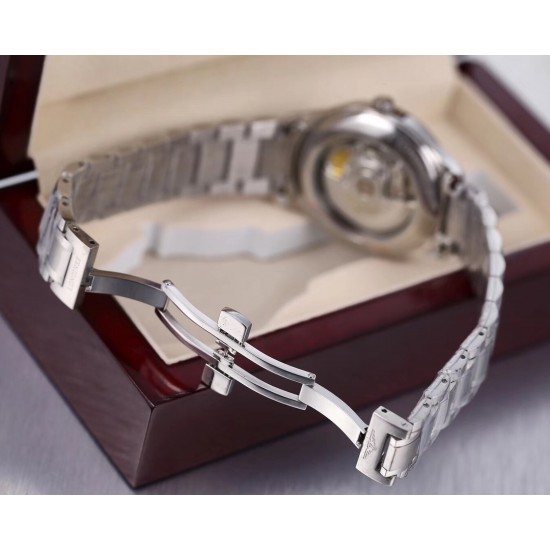品牌:浪情-LONGINES⚡️型号:名匠系列男士单历腕表机芯:搭载顶级ETA2824全自动机械机芯,摆幅28800,动力储备48小时+,超薄机芯玻璃:防刮耐磨蓝宝玻璃镜面 表壳:316精钢表壳 超薄纤细原装同步壳身 三度防水,尺寸:38.5/9mm细节:字面、表针细节原版同步库存:备货充裕,全系总量500+附件:配送独家定制专柜同步运输木盒 品牌:浪情-LONGINES⚡️型号:名匠系列男士单历腕表机芯:搭载顶级ETA2824全自动机械机芯,摆幅28800,动力储备48小时+,超薄机芯玻璃:防刮耐磨蓝宝玻璃镜面 表壳:316精钢表壳 超薄纤细原装同步壳身 三度防水,尺寸:38.5/9mm细节:字面、表针细节原版同步库存:备货充裕,全系总量500+附件:配送独家定制专柜同步运输木盒