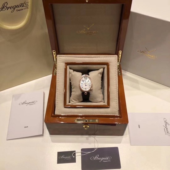 实拍 Breguet-宝玑那不勒斯皇后系列! 史上最强最美 超薄 最新升级版本 绝对值得拥有的一款 正品一致的拉丁料绢表带 蓝宝石拱桥弧形玻璃 表盘用天然白色珍珠母贝 阿拉伯数字时符 经典的蓝钢宝玑指针 6点位设有一颗水滴形钻石 机芯是586/1自动上链机 我们一直正品完美复刻 那不勒斯皇后款 绝对的女神气质名媛款 最重要的是百搭得来不失少女心 必入款❗带上一秒变女神,各种派对,晚会,聚会,约会,发布会,让你BlingBling。 实拍 Breguet-宝玑那不勒斯皇后系列! 史上最强最美 超薄 最新升级版本 绝对值得拥有的一款 正品一致的拉丁料绢表带 蓝宝石拱桥弧形玻璃 表盘用天然白色珍珠母贝 阿拉伯数字时符 经典的蓝钢宝玑指针 6点位设有一颗水滴形钻石 机芯是586/1自动上链机 我们一直正品完美复刻 那不勒斯皇后款 绝对的女神气质名媛款 最重要的是百搭得来不失少女心 必入款❗带上一秒变女神,各种派对,晚会,聚会,约会,发布会,让你BlingBling。