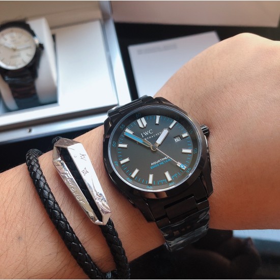 IWC 万国 R42 海洋时计公园系列腕表,采用IWC潜水系统,同样适合用于陆地探险。海洋时计色彩雅致,外形霸气,同样适合日常佩戴。尺寸的42mm,实力复刻,装载进口机芯,自动机械,(零返修)蓝宝石镜面,904L精钢材质,淬火钢针锋芒所向。超强夜光 三杰精致推荐男士机械腕表 SJ为你精心打造超真实实物图拍摄 IWC 万国 R42 海洋时计公园系列腕表,采用IWC潜水系统,同样适合用于陆地探险。海洋时计色彩雅致,外形霸气,同样适合日常佩戴。尺寸的42mm,实力复刻,装载进口机芯,自动机械,(零返修)蓝宝石镜面,904L精钢材质,淬火钢针锋芒所向。超强夜光 三杰精致推荐男士机械腕表 SJ为你精心打造超真实实物图拍摄