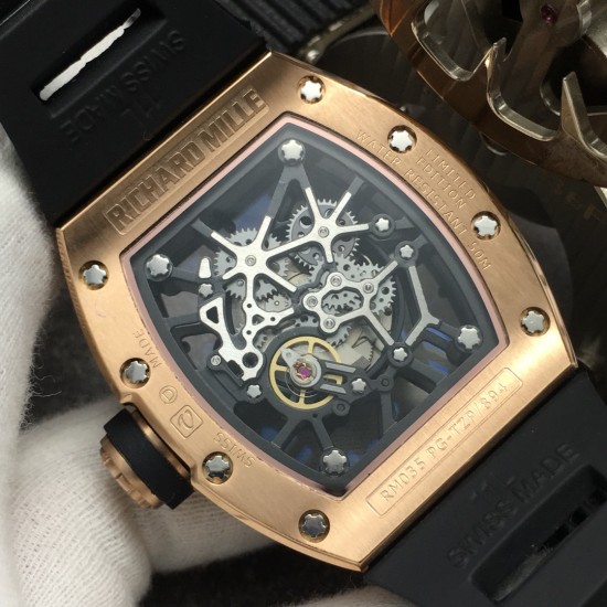 RM工厂出品 理 查徳 米勒 Richard Mille RM35-01 此复刻版表壳和底盖釆用高级喷沙打造,使之壳上下与左右二侧毫无缝隙,马来西亚进口橡胶表带/尼龙表带,使之呈现出超韧性及柔软的感觉,搭载原装进口机械机芯 蓝宝石水晶玻璃 极具个性与夸张的表壳表盘设计只为遇见个性独特的你!RM诚意之作 值得你拥有! RM工厂出品 理 查徳 米勒 Richard Mille RM35-01 此复刻版表壳和底盖釆用高级喷沙打造,使之壳上下与左右二侧毫无缝隙,马来西亚进口橡胶表带/尼龙表带,使之呈现出超韧性及柔软的感觉,搭载原装进口机械机芯 蓝宝石水晶玻璃 极具个性与夸张的表壳表盘设计只为遇见个性独特的你!RM诚意之作 值得你拥有!