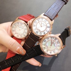 积家-Jaeger-LeCoultr 女士腕表   316L精钢表壳   进口石英机芯   走时精准稳定   真牛皮表带  直径34厚7mm该款腕表备受女性喜爱，在不同的场合 映耀着她们各自的独特个性与迷人风华