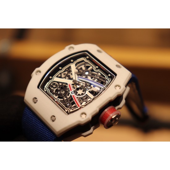 理查德米勒 Richard Mille RM67-02跳高之王冠军款 1:1精准开模 采用100%的(NTPT碳纤维/陶瓷材料)制造 形成表壳上的特殊纹理 搭载原装西铁城全自动机械机芯 摆幅28800 无论壳身大小零散小件也是精心设计 技术成熟并独具动感的线条设计优点 搭配特色尼龙表带 尺寸48X42mm!!! 理查德米勒 Richard Mille RM67-02跳高之王冠军款 1:1精准开模 采用100%的(NTPT碳纤维/陶瓷材料)制造 形成表壳上的特殊纹理 搭载原装西铁城全自动机械机芯 摆幅28800 无论壳身大小零散小件也是精心设计 技术成熟并独具动感的线条设计优点 搭配特色尼龙表带 尺寸48X42mm!!!