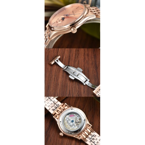 Jaeger-leCoultre Master Ultra Thin Moon积家超薄月相大师系列42mm腕表,简洁的线条设计,赏心悦目的表盘。 显示令表盘尽显活力,6位24小时指针宛如一幕和谐美妙的腕上芭蕾。透过玻璃底盖,机芯运行一目了然。这款厚度仅5.8毫米的超薄机芯向世人证实,超凡的技艺和极尽复杂的功能可以在狭小的空间内完美展现。顶级出品 精品不断 Jaeger-leCoultre Master Ultra Thin Moon积家超薄月相大师系列42mm腕表,简洁的线条设计,赏心悦目的表盘。 显示令表盘尽显活力,6位24小时指针宛如一幕和谐美妙的腕上芭蕾。透过玻璃底盖,机芯运行一目了然。这款厚度仅5.8毫米的超薄机芯向世人证实,超凡的技艺和极尽复杂的功能可以在狭小的空间内完美展现。顶级出品 精品不断