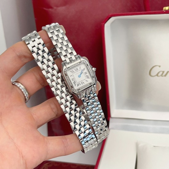 Panthre de Cartier / double chain Width 22mm.Length 30mm. Chain length 44cm卡地亚猎豹系列腕表/双圈表链宽度22mm 长度30mm 链条长度44cm瑞士进口石英机芯,316L精钢表壳表链。蓝晶石表冠,蓝宝石镜面,淬火钢蓝指针,双圈环绕链条,便捷珠宝扣。 Panthre de Cartier / double chain Width 22mm.Length 30mm. Chain length 44cm卡地亚猎豹系列腕表/双圈表链宽度22mm 长度30mm 链条长度44cm瑞士进口石英机芯,316L精钢表壳表链。蓝晶石表冠,蓝宝石镜面,淬火钢蓝指针,双圈环绕链条,便捷珠宝扣。