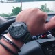 沛纳海 PANERAI 潜行系列型号PAM00961 震撼登场 引领潮流，精工细琢，雕花工艺全新升级，整表采用316精钢雕刻，纹路圆润清晰，极具历史感与复古色彩！机芯调测及打磨无人能及，全自动机械机芯 碳纤维字面更是给人以惊艳之感 非传奇不塑！三杰精致推荐男士机械腕表 SJ为你精心打造超真实实物图拍摄 让你超真实实物图体验