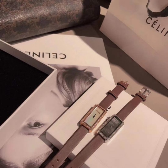 伯爵LIMELIGHT系列G0A39200 女士腕表 原装瑞士石英机芯 316L精钢表壳 蓝宝石玻璃镜面 娟丝表带 直径15mm*31mm (市场最高版本)该款腕表备受女性喜爱,在不同的场合映耀着她们各自的独特个性与迷人风 伯爵LIMELIGHT系列G0A39200 女士腕表 原装瑞士石英机芯 316L精钢表壳 蓝宝石玻璃镜面 娟丝表带 直径15mm*31mm (市场最高版本)该款腕表备受女性喜爱,在不同的场合映耀着她们各自的独特个性与迷人风