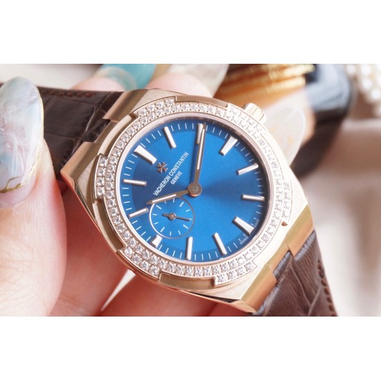 ★实拍 女神推荐款【Vacheron Constantin江诗丹顿】纵横四海系列OVERSEAS女款小号型【表壳】表径3610.8mm 质感细腻大方 84颗圆形切割施华洛水钻璀璨夺目 蓝宝石镜面永不刮花【表盘】大三针的设计 简约大方 旭日纹缎面拉丝的工艺处理 深邃优雅 18k金时标均带白色夜光涂层【机芯】CITIZEN8系列改Cal.5300机芯(机芯稳定零返修 )后原装18k纳米镀金质摆陀【表带扣】半马其他十字三片折叠式表扣 进口牛皮表带越欣赏 越懂欣赏 ★实拍 女神推荐款【Vacheron Constantin江诗丹顿】纵横四海系列OVERSEAS女款小号型【表壳】表径3610.8mm 质感细腻大方 84颗圆形切割施华洛水钻璀璨夺目 蓝宝石镜面永不刮花【表盘】大三针的设计 简约大方 旭日纹缎面拉丝的工艺处理 深邃优雅 18k金时标均带白色夜光涂层【机芯】CITIZEN8系列改Cal.5300机芯(机芯稳定零返修 )后原装18k纳米镀金质摆陀【表带扣】半马其他十字三片折叠式表扣 进口牛皮表带越欣赏 越懂欣赏