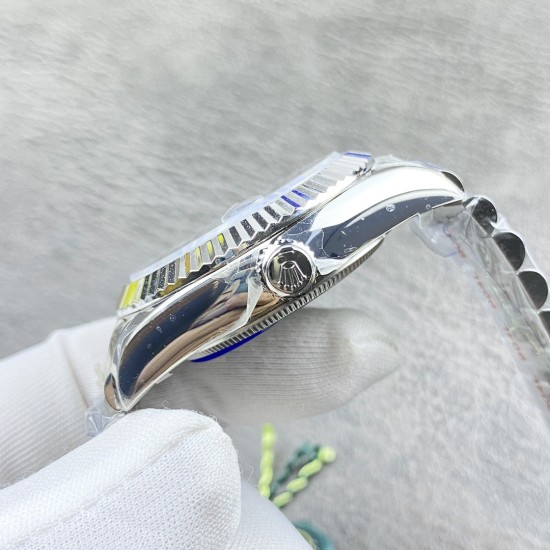 (严选)劳力士Rolex Sky-Dweller 天行者,尺寸42MM,沉稳可靠、雍容大度!表圈采用劳力士Ring Command三角坑纹,旋转外圈可调转月份功能!抗刮损蓝宝石水晶,防反光凸透式放大日历窗!有五珠联动表带,也有蚝式三排链节 !蚝式摺扣配5毫米易调链节伸展系统【表盘】放射太阳纹理,刻度12小窗口红点月 份显示【机芯】搭载全自动机械9001机芯【功能】日期显示 月份显示 年历显示 双时区!zf 厂出品,出货实拍 (严选)劳力士Rolex Sky-Dweller 天行者,尺寸42MM,沉稳可靠、雍容大度!表圈采用劳力士Ring Command三角坑纹,旋转外圈可调转月份功能!抗刮损蓝宝石水晶,防反光凸透式放大日历窗!有五珠联动表带,也有蚝式三排链节 !蚝式摺扣配5毫米易调链节伸展系统【表盘】放射太阳纹理,刻度12小窗口红点月 份显示【机芯】搭载全自动机械9001机芯【功能】日期显示 月份显示 年历显示 双时区!zf 厂出品,出货实拍