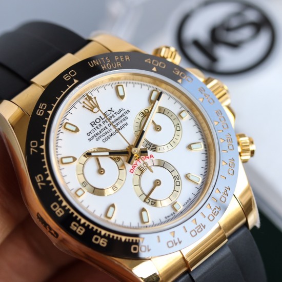 顶级做工KS出品:劳力士 恒动宇宙计时型迪通拿 【尺寸】40MM【表镜】抗刮损蓝水晶玻璃 防反光凸透式放大日历窗【表壳】上链表冠,旋入式三扣锁三重防水系统【机芯】采用7750机芯,高效精准稳定【表带】腕表搭配折叠式表扣,且表扣具有微调装置,可以调到非常的贴合手腕 折叠扣 超强夜光 防水大于100米 顶级做工KS出品:劳力士 恒动宇宙计时型迪通拿 【尺寸】40MM【表镜】抗刮损蓝水晶玻璃 防反光凸透式放大日历窗【表壳】上链表冠,旋入式三扣锁三重防水系统【机芯】采用7750机芯,高效精准稳定【表带】腕表搭配折叠式表扣,且表扣具有微调装置,可以调到非常的贴合手腕 折叠扣 超强夜光 防水大于100米