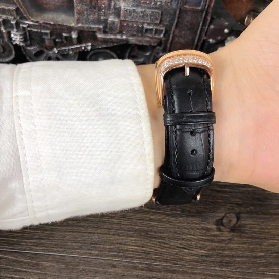 法兰克 穆勒Franck Muller 全新满天星系列⚓️搭载进口日本西铁城机械机芯⚙️18K电镀工艺意大利双面小牛皮原装针扣酒桶形拱桥状精钢表壳⚫️手工全镶嵌施华洛水晶钻 高贵霸气尺寸43*55mm高尚的艺术 精湛的工艺 一经发布 无不轰动 法兰克 穆勒Franck Muller 全新满天星系列⚓️搭载进口日本西铁城机械机芯⚙️18K电镀工艺意大利双面小牛皮原装针扣酒桶形拱桥状精钢表壳⚫️手工全镶嵌施华洛水晶钻 高贵霸气尺寸43*55mm高尚的艺术 精湛的工艺 一经发布 无不轰动