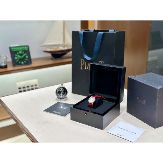 伯爵69Limelight Gala腕表超级版 正品级腕表尺寸32mm有鳄鱼皮表带,绢丝表带,牛皮表带可选运用一流的壳套打磨工艺,诠释伯爵优雅气质。表扣细节工艺,搭配施华洛世奇水钻,偶然一亮,清新脱俗。采用定制版瑞士石英机芯,续航给力,走时稳健,零返修。镶饰60颗明亮式切割钻(约0.92克拉)。表扣镶饰单颗明亮式切割施华洛世奇水钻(约0.01克拉)动人线条衬托优雅气质 伯爵69Limelight Gala腕表超级版 正品级腕表尺寸32mm有鳄鱼皮表带,绢丝表带,牛皮表带可选运用一流的壳套打磨工艺,诠释伯爵优雅气质。表扣细节工艺,搭配施华洛世奇水钻,偶然一亮,清新脱俗。采用定制版瑞士石英机芯,续航给力,走时稳健,零返修。镶饰60颗明亮式切割钻(约0.92克拉)。表扣镶饰单颗明亮式切割施华洛世奇水钻(约0.01克拉)动人线条衬托优雅气质