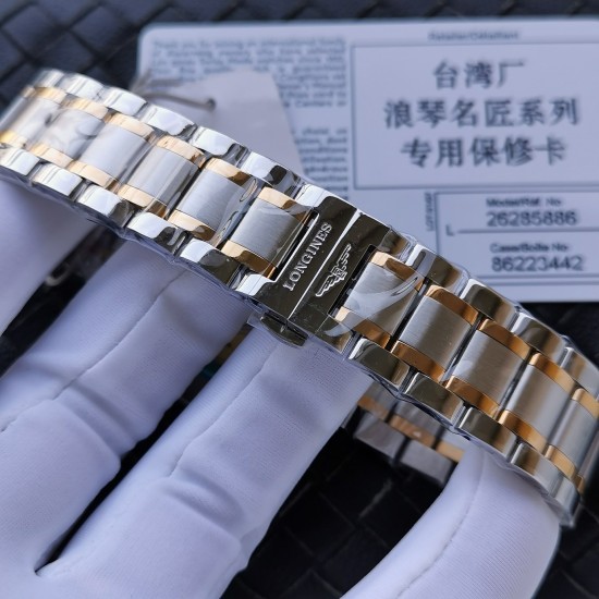 台湾厂【匠心臻品】随着努力不懈地寻求技术上的突破以及不断的创新令LONGINES表在设计方面稳坐领导地位。浪琴 名匠六字位日历系列 原版开模 所有配件与正品100%可互换通用 316精钢表壳、前、后双卜蓝宝石玻璃、淬火烧钢蓝指针、机芯采用最新的2892改L619/888全自动超薄机芯 搭配最新款镂空自动陀 直径38.5mm厚度9.0mm 一表一号,一卡一号、绝不重复。整表完美无暇市场最高版本! 台湾厂【匠心臻品】随着努力不懈地寻求技术上的突破以及不断的创新令LONGINES表在设计方面稳坐领导地位。浪琴 名匠六字位日历系列 原版开模 所有配件与正品100%可互换通用 316精钢表壳、前、后双卜蓝宝石玻璃、淬火烧钢蓝指针、机芯采用最新的2892改L619/888全自动超薄机芯 搭配最新款镂空自动陀 直径38.5mm厚度9.0mm 一表一号,一卡一号、绝不重复。整表完美无暇市场最高版本!