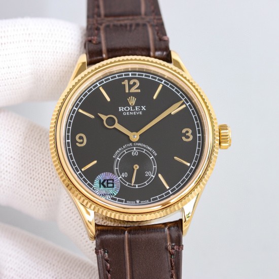 劳力士 ROLEX 恒动1908型,m52508-0006小秒型腕表,是劳力士几百年来第一款透底腕表,腕表尺寸:39mm,独家定制Cal.7140原装机芯,功能外表做到和原装一致;走时精准稳定性! 3. 红金技术,厚度达到包金一般的标准,腕表重量优化! 4.搭配意大利小牛皮,双褶扣,皮质柔软细腻更加贴合手腕给您带来舒适的佩戴感! 劳力士 ROLEX 恒动1908型,m52508-0006小秒型腕表,是劳力士几百年来第一款透底腕表,腕表尺寸:39mm,独家定制Cal.7140原装机芯,功能外表做到和原装一致;走时精准稳定性! 3. 红金技术,厚度达到包金一般的标准,腕表重量优化! 4.搭配意大利小牛皮,双褶扣,皮质柔软细腻更加贴合手腕给您带来舒适的佩戴感!