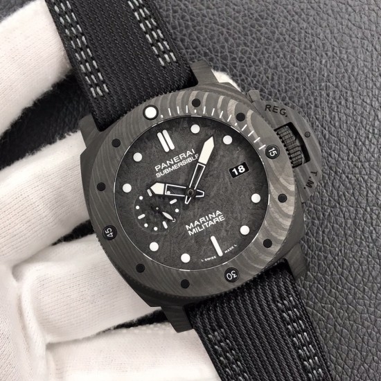 VS新品预售：2019日内瓦沛纳海新款：PAM979—PAM616的弟弟：全新碳纤维表盘。预售期间下单，额外获赠2019年沛纳海官方定制布带。数量不多，仅限首批客户。