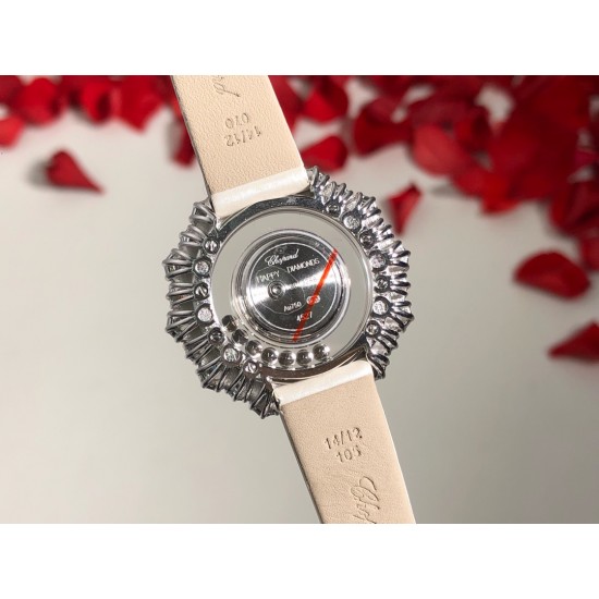 实拍 萧邦Happy Diamonds系列特别款 枫叶美丽并寓意着坚毅精神!即代表永恒爱情送给恋人,也代表对美好的回忆,可送给一路陪伴的朋友,还代表一种岁月的轮回。1比1超前做工同步首发!表面配置三块蓝宝石防刮玻璃,瑞士朗达机芯,尺寸:外径34mm内径14mm。表带14✖️12。 实拍 萧邦Happy Diamonds系列特别款 枫叶美丽并寓意着坚毅精神!即代表永恒爱情送给恋人,也代表对美好的回忆,可送给一路陪伴的朋友,还代表一种岁月的轮回。1比1超前做工同步首发!表面配置三块蓝宝石防刮玻璃,瑞士朗达机芯,尺寸:外径34mm内径14mm。表带14✖️12。