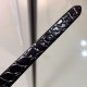 实拍 萧邦HAPPY DIAMONDS系列萧邦标志性的女士腕表系列，时尚而柔美 内部搭载瑞士石英机芯 动感十足的表壳搭配皮革表带 带镂空装饰的表盘极具现代感 完美体现萧邦悠然自在的生活态度 五颗标志性灵动钻石随着爱心钻石欢快起舞、流光溢彩 一如既往的顶级品质 认准独家实拍细节