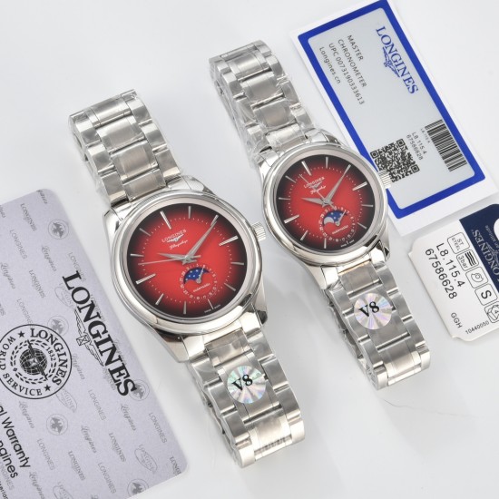 【赵丽颖同款】Longines浪琴 名匠系列情侣腕表。全新浪琴名匠月相腕表系列。 诠释女性高贵典雅。精钢表壳直径:34毫米尺寸。官方一致6字位月相1-31日期显示功能。进口石英机芯。三码合一。采用进口头层牛皮、原装蝴蝶扣。珍珠母贝表盘在女表中是运用较多的元素,浪琴为其搭配了12颗钻石时标,将女性魅力发挥到极致。盘面6点钟位置的小表盘显示月相和日期,兼顾实用性和浪漫感,精巧别致。字表盘扫描打版,颜色、“麦粒”格纹深浅、内影字体大小粗细与正品完全一致。 三码合一认准编号 【赵丽颖同款】Longines浪琴 名匠系列情侣腕表。全新浪琴名匠月相腕表系列。 诠释女性高贵典雅。精钢表壳直径:34毫米尺寸。官方一致6字位月相1-31日期显示功能。进口石英机芯。三码合一。采用进口头层牛皮、原装蝴蝶扣。珍珠母贝表盘在女表中是运用较多的元素,浪琴为其搭配了12颗钻石时标,将女性魅力发挥到极致。盘面6点钟位置的小表盘显示月相和日期,兼顾实用性和浪漫感,精巧别致。字表盘扫描打版,颜色、“麦粒”格纹深浅、内影字体大小粗细与正品完全一致。 三码合一认准编号