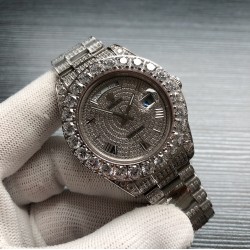 劳力士ROLEX R40 SF Factory 新款Oyster Perpetual Pearlmaster 39（蚝式恒动Pearlmaster 39）腕表，堪为宝石镶嵌腕表系列之瑰宝。 永恒黄金腕表镶嵌最珍稀的钻石，充分展现劳力士在宝石镶嵌方面的非凡技艺。品牌:Rolex劳力士系列:蚝式恒动腕表机芯:全自动机械表带:镶钻精钢表链尺寸:43.5 x 13mm材料:316精钢+蓝宝石玻璃 三杰精致推荐男士机械腕表 SJ为你精心打造超真实实物图拍摄