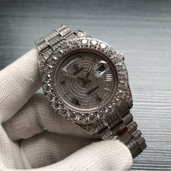 劳力士ROLEX R40 SF Factory 新款Oyster Perpetual Pearlmaster 39(蚝式恒动Pearlmaster 39)腕表,堪为宝石镶嵌腕表系列之瑰宝。 永恒黄金腕表镶嵌最珍稀的钻石,充分展现劳力士在宝石镶嵌方面的非凡技艺。品牌:Rolex劳力士系列:蚝式恒动腕表机芯:全自动机械表带:镶钻精钢表链尺寸:43.5 x 13mm材料:316精钢+蓝宝石玻璃 三杰精致推荐男士机械腕表 SJ为你精心打造超真实实物图拍摄 劳力士ROLEX R40 SF Factory 新款Oyster Perpetual Pearlmaster 39(蚝式恒动Pearlmaster 39)腕表,堪为宝石镶嵌腕表系列之瑰宝。 永恒黄金腕表镶嵌最珍稀的钻石,充分展现劳力士在宝石镶嵌方面的非凡技艺。品牌:Rolex劳力士系列:蚝式恒动腕表机芯:全自动机械表带:镶钻精钢表链尺寸:43.5 x 13mm材料:316精钢+蓝宝石玻璃 三杰精致推荐男士机械腕表 SJ为你精心打造超真实实物图拍摄