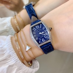 实拍 小红书强推 新色 FranckMuller 法兰克穆勒腕表是世界最知名的高级腕表品牌之一，也是无数男女明星的热捧之物。小酒桶型上手更潮，瑞士石英，表壳后盖桥形设计，贴手型 316上等精钢.26mm