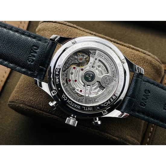 ZF Factory新款作品一IWC万.国表葡萄牙系列IW371615腕表(2019年大改款葡计) 精彩细节:1⃣️精致背透,机芯可一览无余!2⃣️新版表扣设计更加舒适精妙!3⃣️定制版CAL.69355机芯,无理由实现原装所有功能!4⃣️腕表尺寸41mmX13mm!5⃣️ZF早已烂熟于胸的IWC打磨技艺,实力演绎IWC的原汁原味!6⃣️前后两片蓝宝石水晶玻璃,通透无比!7⃣️比例和版型经过多次校正,做到与正品一致贴合手腕清新俊逸 品貌非凡!ZF Factory出品 必属精品 您值得拥有! ZF Factory新款作品一IWC万.国表葡萄牙系列IW371615腕表(2019年大改款葡计) 精彩细节:1⃣️精致背透,机芯可一览无余!2⃣️新版表扣设计更加舒适精妙!3⃣️定制版CAL.69355机芯,无理由实现原装所有功能!4⃣️腕表尺寸41mmX13mm!5⃣️ZF早已烂熟于胸的IWC打磨技艺,实力演绎IWC的原汁原味!6⃣️前后两片蓝宝石水晶玻璃,通透无比!7⃣️比例和版型经过多次校正,做到与正品一致贴合手腕清新俊逸 品貌非凡!ZF Factory出品 必属精品 您值得拥有!