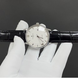 新品推荐 江诗丹顿最新巨作 《vacheron Constantin》超薄系列高级腕表⌚️，火爆上市搭载原装进口9015，每小时振频28800次，零返修。装配特色锅盖玻璃，3D超强立体感，给你不一样的感觉！316L精钢表壳，采用意大利进口小牛皮，原装针扣。深度防水50米，直径40mm。尽显非凡气质，高贵雅致及精美细腻的工艺，耀眼✨✨光辉，永恒尊贵，绝对是男神们的标配！