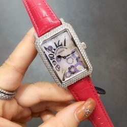 法兰克穆勒Franck muller- Long Island长岛系列时尚腕表，众多网红同款，316L精钢材质，搭配亮皮表带 纯手工施华洛世奇镶嵌工艺制作，满天星能折射更多的光线，突显野性和奢华的特征极其搭配，给各种风格的搭配带来新的光彩，精致典雅，奢华绽放。尺寸40mm*33mm*12mm