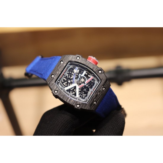 理查德米勒 Richard Mille RM67-02跳高之王冠军款 1:1精准开模 采用100%的(NTPT碳纤维/陶瓷材料)制造 形成表壳上的特殊纹理 搭载原装西铁城全自动机械机芯 摆幅28800 无论壳身大小零散小件也是精心设计 技术成熟并独具动感的线条设计优点 搭配特色尼龙表带 尺寸48X42mm!!! 理查德米勒 Richard Mille RM67-02跳高之王冠军款 1:1精准开模 采用100%的(NTPT碳纤维/陶瓷材料)制造 形成表壳上的特殊纹理 搭载原装西铁城全自动机械机芯 摆幅28800 无论壳身大小零散小件也是精心设计 技术成熟并独具动感的线条设计优点 搭配特色尼龙表带 尺寸48X42mm!!!