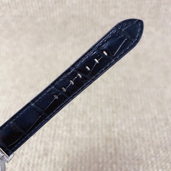 ★实拍 萧邦 CHOPARD IMPERIALE 系列腕表。独特风格带您走进一个新阶段并且成功塑造了崇尚自我表达和与众不同的生活化概念,316精钢材质,此表款全手工镶嵌施华洛世奇水晶钻,成为了美式奢侈生活风格的代表!进口石英机芯以及精细做工,佩戴贴手舒适,设计风格简约明朗。充满奢华璀璨的气息,光彩夺人、让你瞬间提升华丽的气质 ! ★实拍 萧邦 CHOPARD IMPERIALE 系列腕表。独特风格带您走进一个新阶段并且成功塑造了崇尚自我表达和与众不同的生活化概念,316精钢材质,此表款全手工镶嵌施华洛世奇水晶钻,成为了美式奢侈生活风格的代表!进口石英机芯以及精细做工,佩戴贴手舒适,设计风格简约明朗。充满奢华璀璨的气息,光彩夺人、让你瞬间提升华丽的气质 !