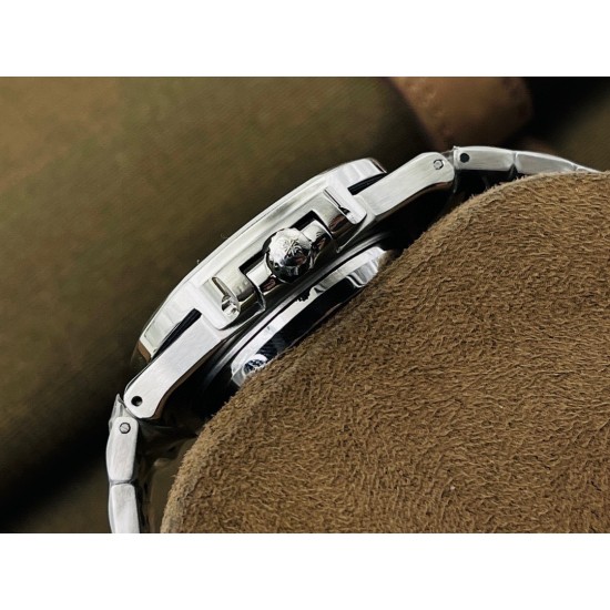 【PFF Factory2021牛年力作】V2升级版 【市场最高品质版本】百达.翡丽Patekphilippe运动系列(鹦鹉螺)5724(霸道总裁)升级版!1⃣️所有功能同正品(10字位动能显示,7字位日历和月相 4字位小秒针),和原装一样的带水平压纹图案,带荧光刻度 !2⃣️直径40毫米,904L精钢镀金,蓝宝石玻璃镜面。3⃣️5722和5724款的外钻为施华洛世奇钻,通透闪亮,气质非凡。在目前技术范畴内尽可能接近原装,此款腕表可以让您驾驭所有场合!PFF匠心之作 欢迎您的品鉴! 【PFF Factory2021牛年力作】V2升级版 【市场最高品质版本】百达.翡丽Patekphilippe运动系列(鹦鹉螺)5724(霸道总裁)升级版!1⃣️所有功能同正品(10字位动能显示,7字位日历和月相 4字位小秒针),和原装一样的带水平压纹图案,带荧光刻度 !2⃣️直径40毫米,904L精钢镀金,蓝宝石玻璃镜面。3⃣️5722和5724款的外钻为施华洛世奇钻,通透闪亮,气质非凡。在目前技术范畴内尽可能接近原装,此款腕表可以让您驾驭所有场合!PFF匠心之作 欢迎您的品鉴!