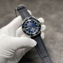 JB BLANCPAIN 宝珀 五十噚 五十寻 5015-1130-52潜水表 精钢表壳 夜光蓝宝石表圈 蓝宝石镜面镀防眩光蓝膜（没有N厂那么浓蓝色，是很淡的蓝，原装也是这样） 镀铑指针 蓝色表盘（白色字印刷相对其他版本覆盖更好了） 超强夜光 海鸥2836机芯（不再是其他版本的杭州机） 双层底盖 外层防水防尘 内层防磁 尼龙纤维革表带 蝴蝶双按扣 外送一副橡胶表带含针扣及表带更换工具两把以及表带安装生耳螺丝一对 45mm ZF厂出品！出货实拍