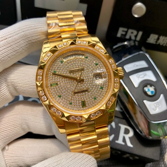 2020劳力士最新款首发1:1星期日历型系列满天星镶钻电镀18K金 尽显土豪本色 1⃣️字面、2⃣️表壳、3⃣️表带镶钻石.纯手工镶嵌而成,采用施华洛世奇水晶钻石,永不掉钻的承诺,显得更有档次高端大气,尺寸41毫米、厚度12毫米、全自动机械表搭配原装进口机芯 、性能稳定 零返俢 蓝宝石玻璃镜面 316L精钢做工精致完美,质量保证⚠️请认准独家品质 2020劳力士最新款首发1:1星期日历型系列满天星镶钻电镀18K金 尽显土豪本色 1⃣️字面、2⃣️表壳、3⃣️表带镶钻石.纯手工镶嵌而成,采用施华洛世奇水晶钻石,永不掉钻的承诺,显得更有档次高端大气,尺寸41毫米、厚度12毫米、全自动机械表搭配原装进口机芯 、性能稳定 零返俢 蓝宝石玻璃镜面 316L精钢做工精致完美,质量保证⚠️请认准独家品质