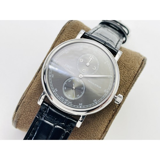 IWS新品 颜值巅峰IWC旗下最耀眼的明星,万国长动能月相专家。全新的葡萄牙系列系列IW544401透底腕表。【表壳】316L精钢表壳,打磨抛光非常圆润。小秒针盘位于6点钟位置附拨针停秒功能。3点位写有PORTOFINO(柏涛菲诺英文)双面防反光拱形蓝宝石镀膜镜面!【表带】意大利小牛皮!【机芯】自主研制自动上链机械机芯,机芯稳定,走时准。IWC旗下最耀眼的透底腕表。适合各种商务场合,简敛精致不失优雅!IWS Factory匠心力作 欢迎各路表友品鉴! IWS新品 颜值巅峰IWC旗下最耀眼的明星,万国长动能月相专家。全新的葡萄牙系列系列IW544401透底腕表。【表壳】316L精钢表壳,打磨抛光非常圆润。小秒针盘位于6点钟位置附拨针停秒功能。3点位写有PORTOFINO(柏涛菲诺英文)双面防反光拱形蓝宝石镀膜镜面!【表带】意大利小牛皮!【机芯】自主研制自动上链机械机芯,机芯稳定,走时准。IWC旗下最耀眼的透底腕表。适合各种商务场合,简敛精致不失优雅!IWS Factory匠心力作 欢迎各路表友品鉴!