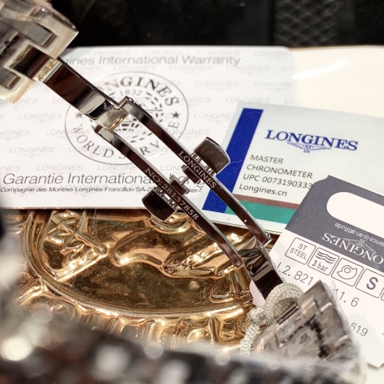 ★实拍 浪琴-LONGINES心月月相系列 浪琴心月系列是银色之星!璀璨流溢的钻石,为腕表更添动人风采。其魔幻般的优雅吸引着所有倾情于现代精致优雅风尚的女性 尺寸:30.5mm表扣:散珠钢链 材质:316精钢 拱形双卜蓝宝石玻璃 搭配进口机芯 零返修!爆款推出! 转图必卖! ★实拍 浪琴-LONGINES心月月相系列 浪琴心月系列是银色之星!璀璨流溢的钻石,为腕表更添动人风采。其魔幻般的优雅吸引着所有倾情于现代精致优雅风尚的女性 尺寸:30.5mm表扣:散珠钢链 材质:316精钢 拱形双卜蓝宝石玻璃 搭配进口机芯 零返修!爆款推出! 转图必卖!