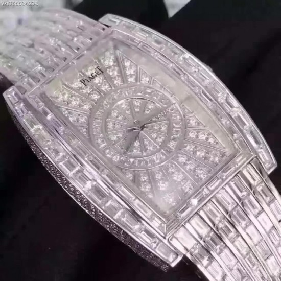 高端品质 天价产品 转图需谨慎 伯爵18K全钻表金重115克壳/带镶方形钻石392颗26.986克拉壳/底镶圆形钻石549颗4.755克拉把的镶圆形钻石1颗0.072克拉搭载原装伯爵690P石英机芯直径27mm公价6077200元商品规格:默认规格 高端品质 天价产品 转图需谨慎 伯爵18K全钻表金重115克壳/带镶方形钻石392颗26.986克拉壳/底镶圆形钻石549颗4.755克拉把的镶圆形钻石1颗0.072克拉搭载原装伯爵690P石英机芯直径27mm公价6077200元商品规格:默认规格