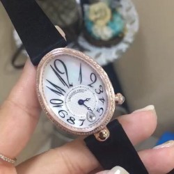⚠️到货啦 新版宝玑              实拍 Breguet-宝玑那不勒斯皇后系列！        史上最强最美 超薄 最新升级版本 绝对值得拥有的一款 正品一致的拉丁料绢表带 蓝宝石拱桥弧形玻璃 表盘用天然白色珍珠母贝 阿拉伯数字时符 经典的蓝钢宝玑指针 6点位设有一颗水滴形钻石  机芯是586/1自动上链机  我们一直正品完美复刻 那不勒斯皇后款 绝对的女神气质名媛款 最重要的是百搭得来不失少女心 必入款❗带上一秒变女神，各种派对，晚会，聚会，约会，发布会，让你BlingBling。