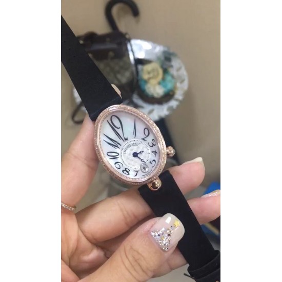 ⚠️到货啦 新版宝玑 实拍 Breguet-宝玑那不勒斯皇后系列! 史上最强最美 超薄 最新升级版本 绝对值得拥有的一款 正品一致的拉丁料绢表带 蓝宝石拱桥弧形玻璃 表盘用天然白色珍珠母贝 阿拉伯数字时符 经典的蓝钢宝玑指针 6点位设有一颗水滴形钻石 机芯是586/1自动上链机 我们一直正品完美复刻 那不勒斯皇后款 绝对的女神气质名媛款 最重要的是百搭得来不失少女心 必入款❗带上一秒变女神,各种派对,晚会,聚会,约会,发布会,让你BlingBling。 ⚠️到货啦 新版宝玑 实拍 Breguet-宝玑那不勒斯皇后系列! 史上最强最美 超薄 最新升级版本 绝对值得拥有的一款 正品一致的拉丁料绢表带 蓝宝石拱桥弧形玻璃 表盘用天然白色珍珠母贝 阿拉伯数字时符 经典的蓝钢宝玑指针 6点位设有一颗水滴形钻石 机芯是586/1自动上链机 我们一直正品完美复刻 那不勒斯皇后款 绝对的女神气质名媛款 最重要的是百搭得来不失少女心 必入款❗带上一秒变女神,各种派对,晚会,聚会,约会,发布会,让你BlingBling。